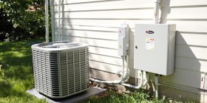 Well-maintained HVAC unit and electrical panel.